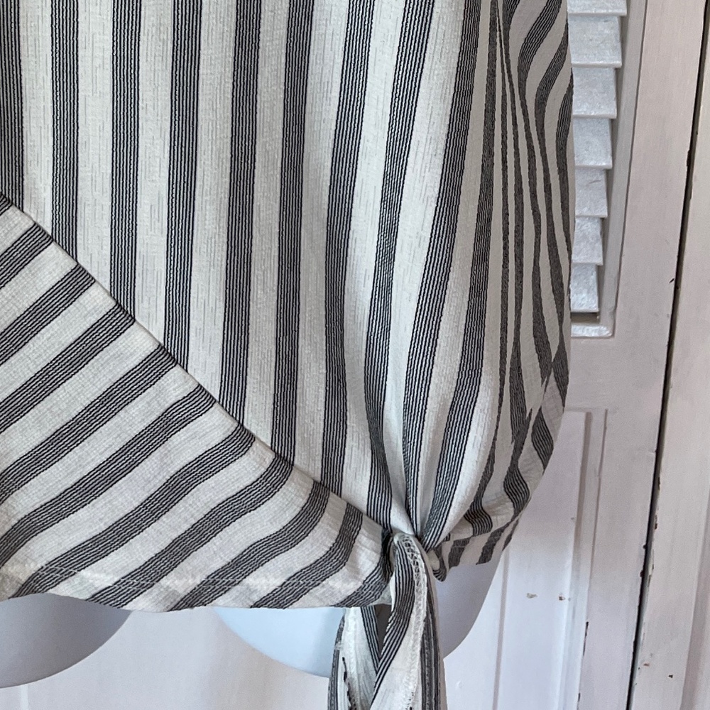 Ava James White & Gray Tie Knot Striped Shirt Size Medium - Picture 4 of 11